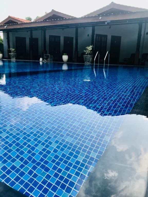 Bazén v ubytování Paris Garden Resort nebo v jeho okolí