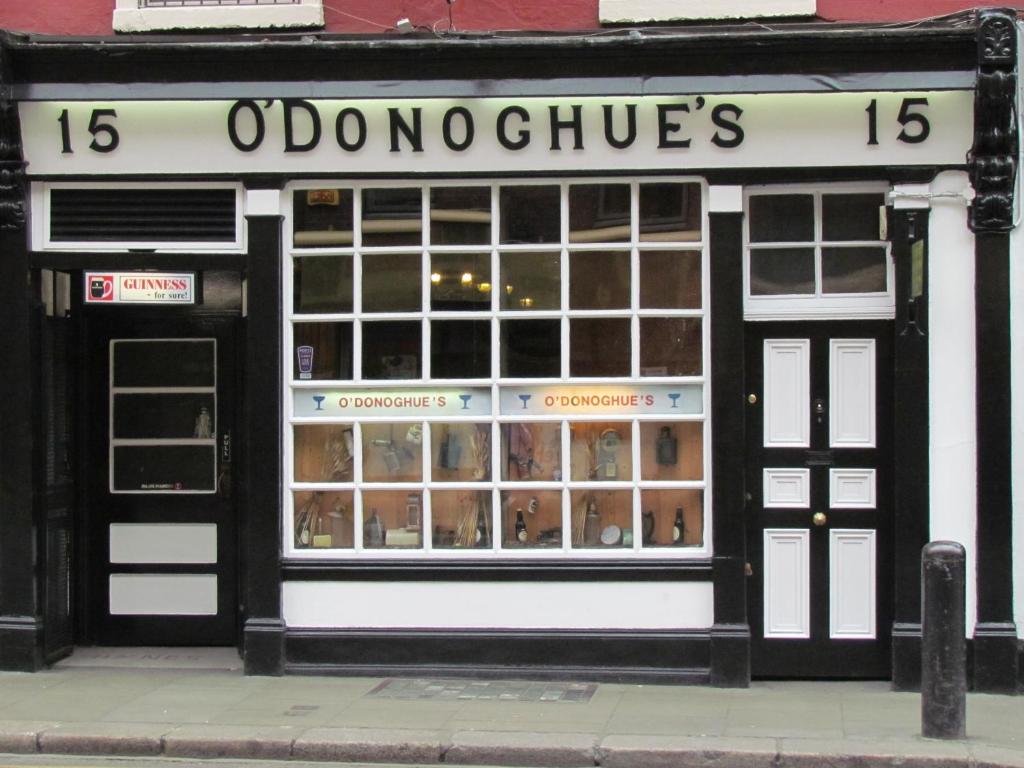Um certificado, prêmio, placa ou outro documento exibido em O'Donoghue's