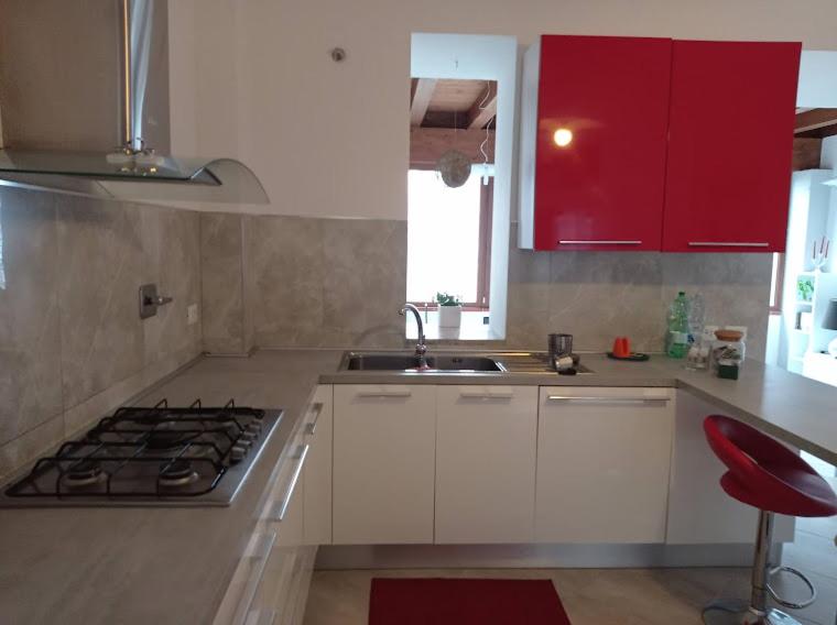 Kuchyň nebo kuchyňský kout v ubytování Casa dei Faggi