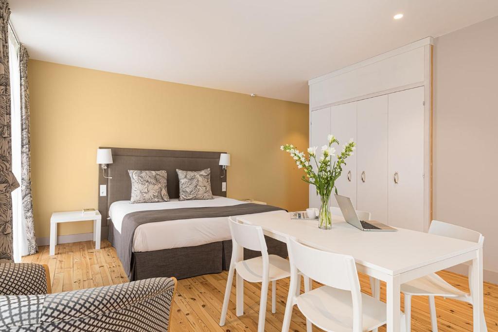 Postel nebo postele na pokoji v ubytování Hôtel Spa Thermalia