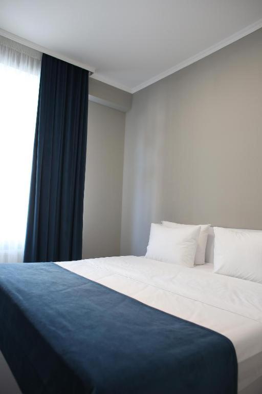 Postel nebo postele na pokoji v ubytování Glass Cube Hotel