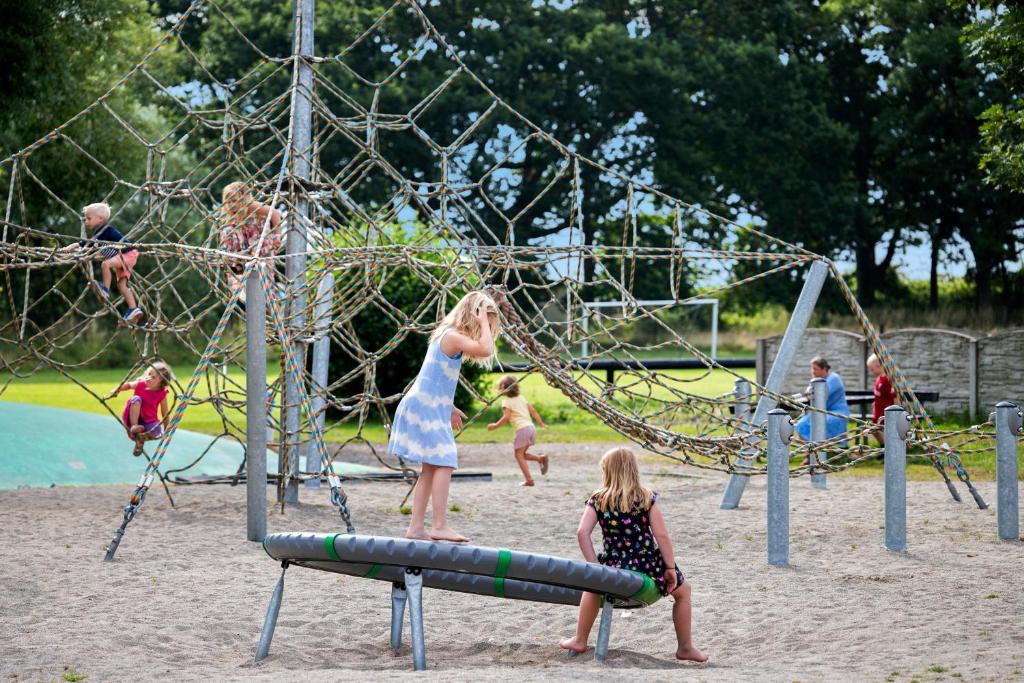 Herní místnost nebo prostor pro děti v ubytování First Camp Bøsøre Strand Feriepark