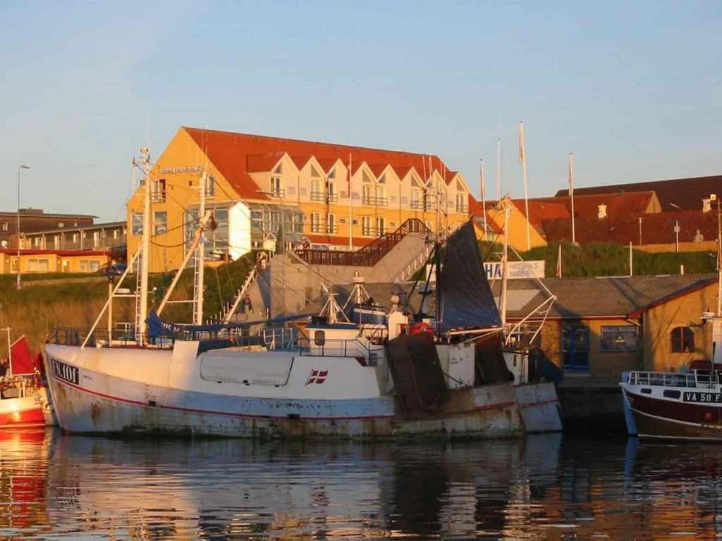 Výhled na řeku, která protéká v blízkosti hotelu