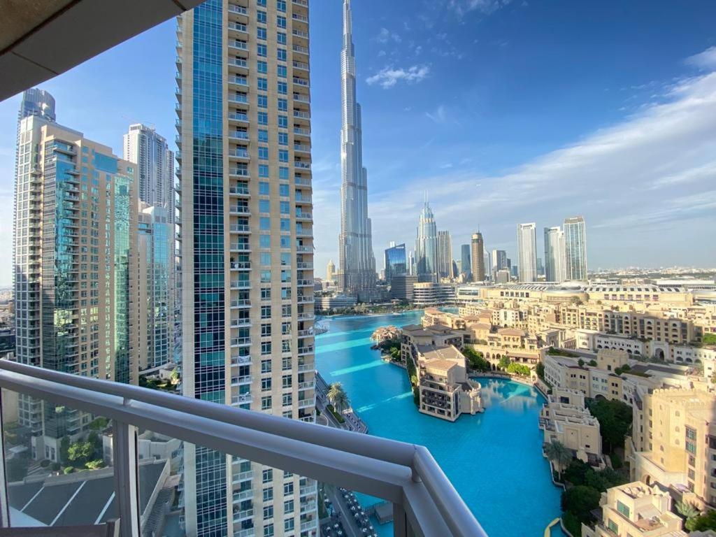 Fotografie z fotogalerie ubytování Durrani Homes - The Residences 5BR Besides Dubai Mall with Burjkhalifa and Fountain view v Dubaji