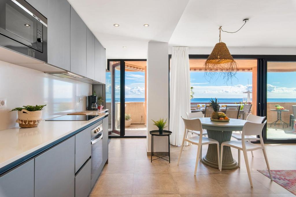 Kuchyňa alebo kuchynka v ubytovaní Apartment Topacio 1 - Plusholidays