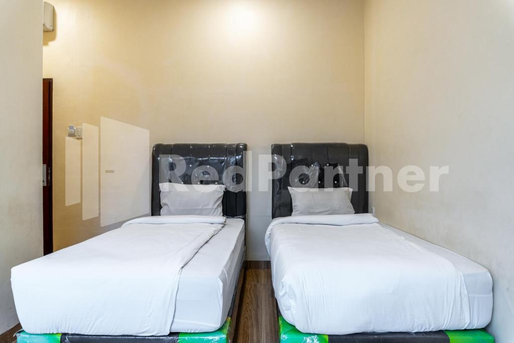 Adam Malik Guesthouse near Regale ICC Medan Mitra RedDoorz - Habitación Doble