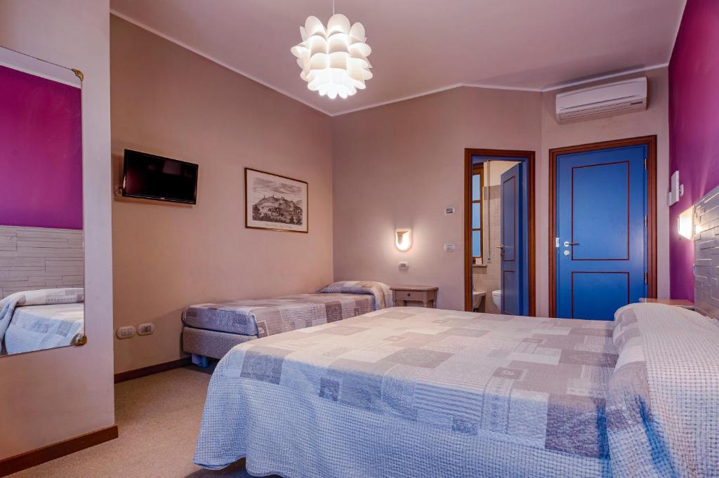 Postel nebo postele na pokoji v ubytování La Grotta Hotel