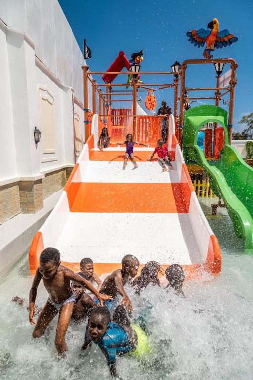 Bazén v ubytování PrideInn Hotel Diani nebo v jeho okolí