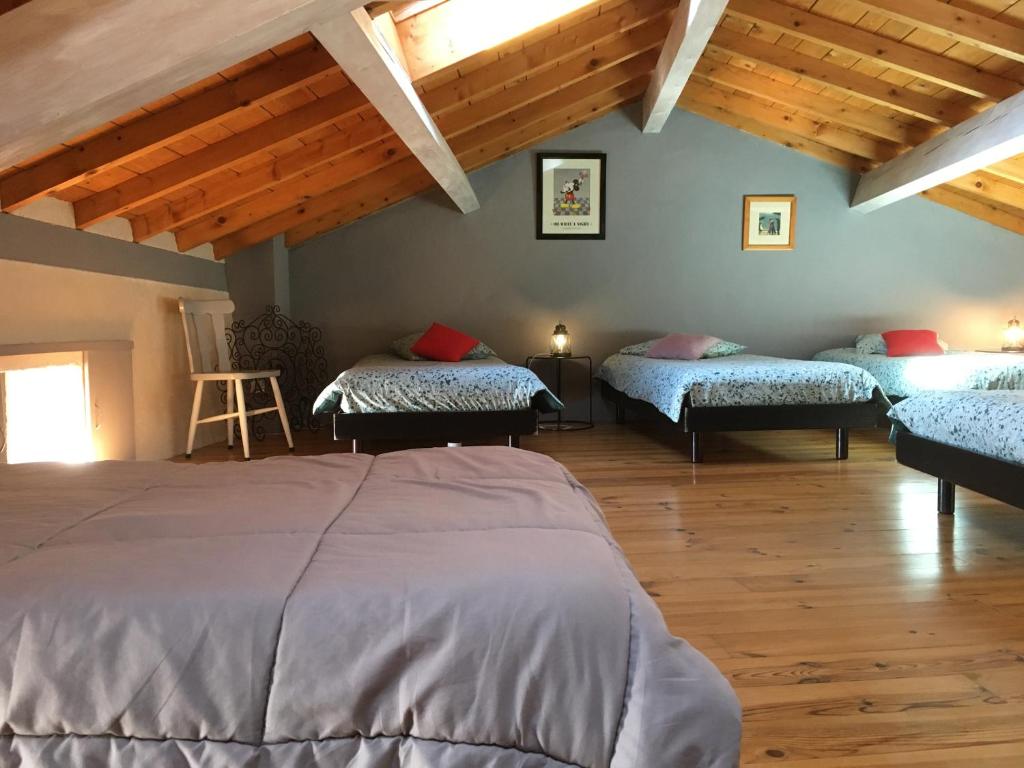 Postel nebo postele na pokoji v ubytování Ferme de Simondon