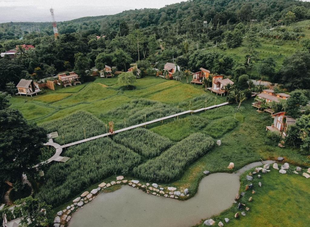 an aerial view of a house with trees on a hill at บ้านนาก๋างโต้ง Baan Na Kang Tong in Ban Kot
