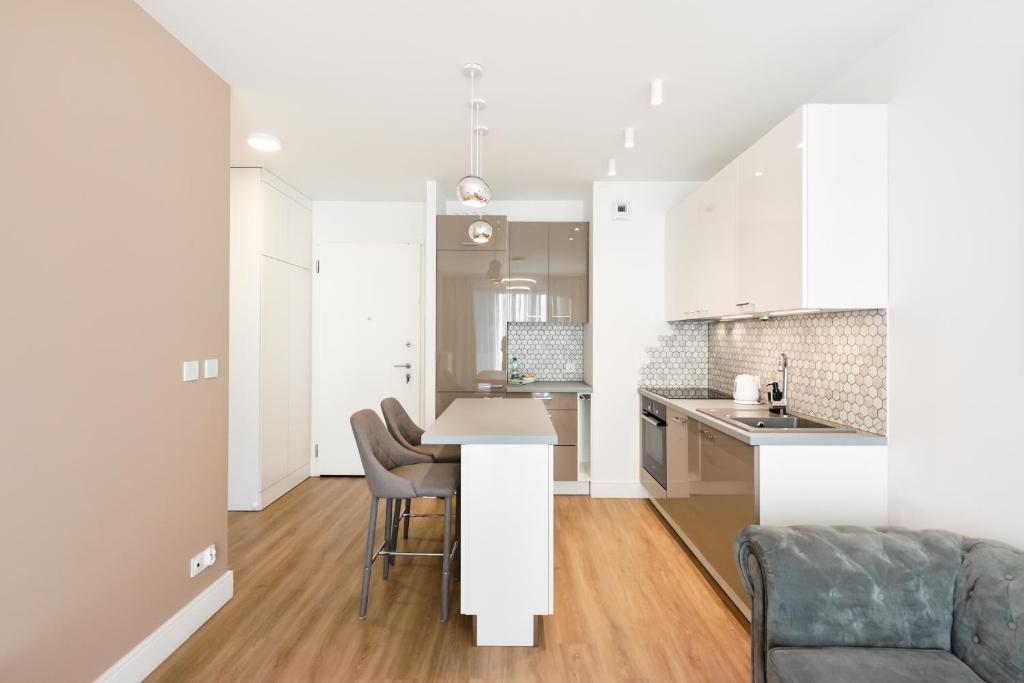 Kuchyňa alebo kuchynka v ubytovaní Wola Bloom Apartment