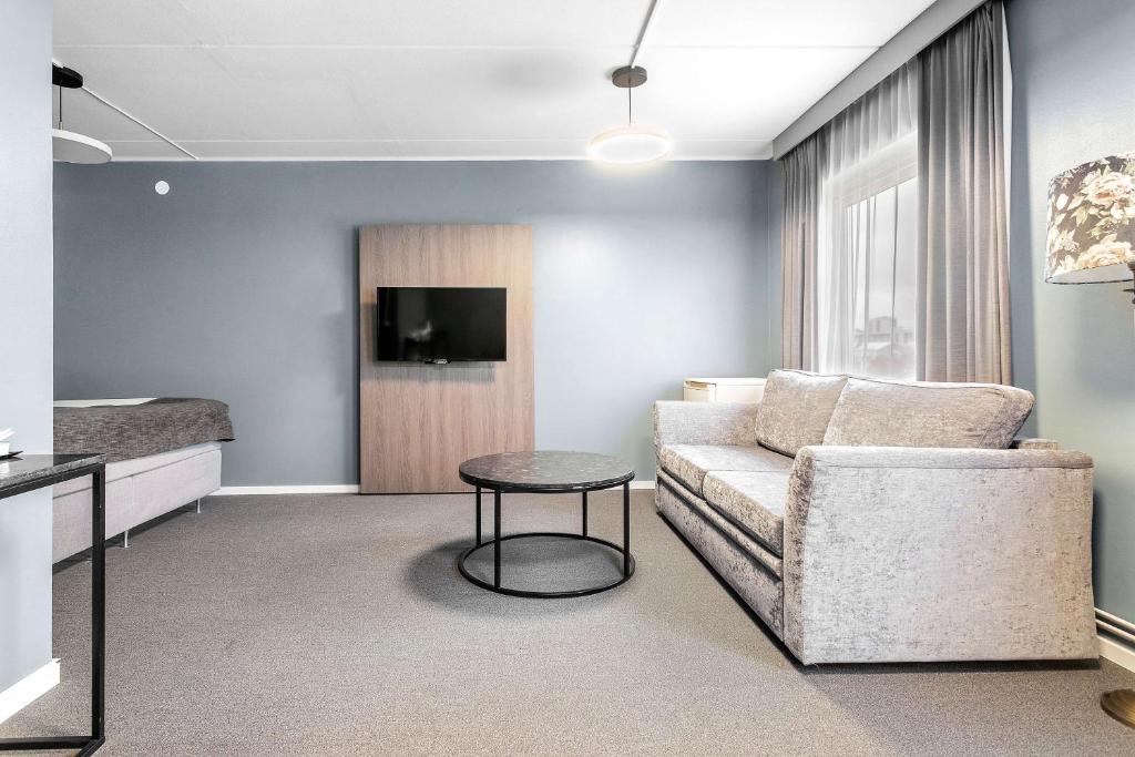 TV a/nebo společenská místnost v ubytování Best Western Ta Inn Hotel