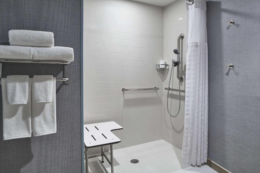 Koupelna v ubytování Hyatt Place Wilmington Riverfront