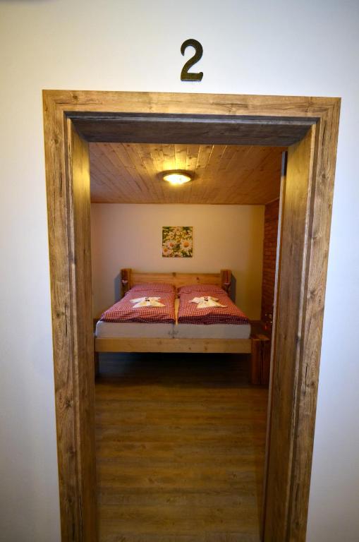 Postel nebo postele na pokoji v ubytování Penzion U Lípy