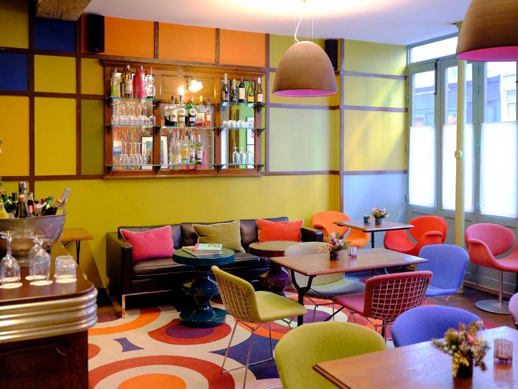 Hôtel du Petit Moulin, Haute Couture hotel by Lacroix - Resim 19