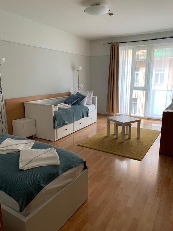 A bed or beds in a room at HI Downtown Apartment A12