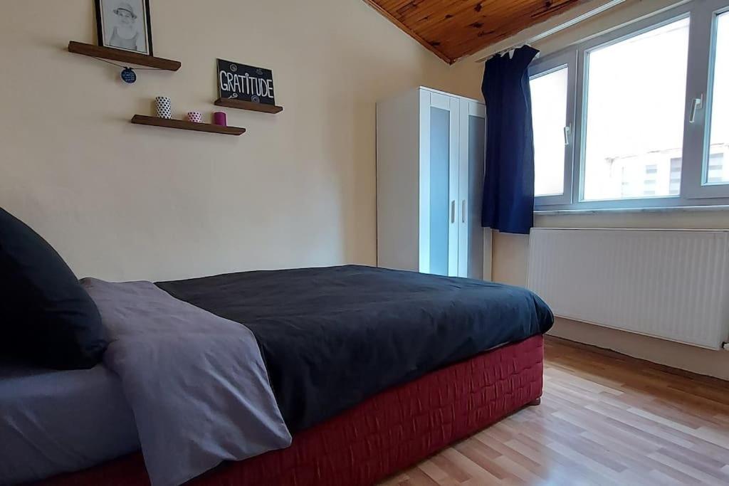 Postel nebo postele na pokoji v ubytování Comfy Apartment 10 minutes walk to Taksim square
