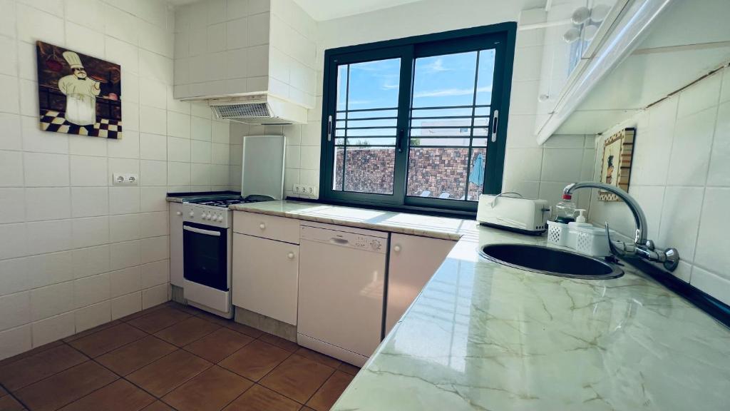 Kuchyň nebo kuchyňský kout v ubytování Ocean Suites