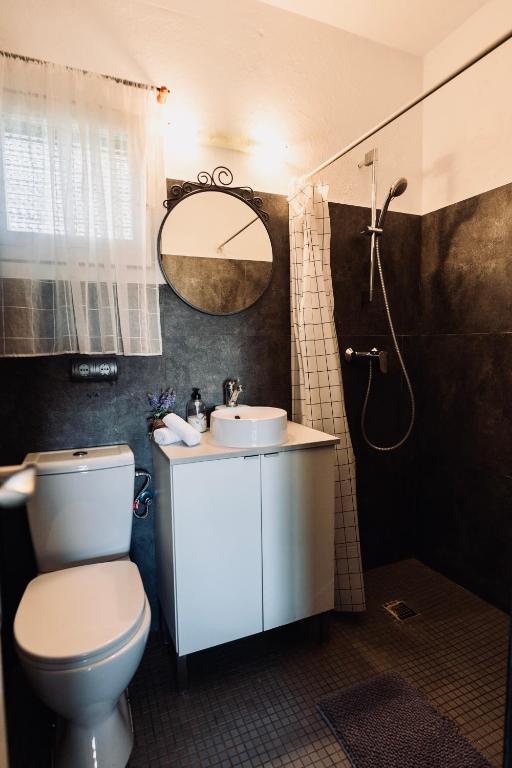 Koupelna v ubytování Ocean Suites