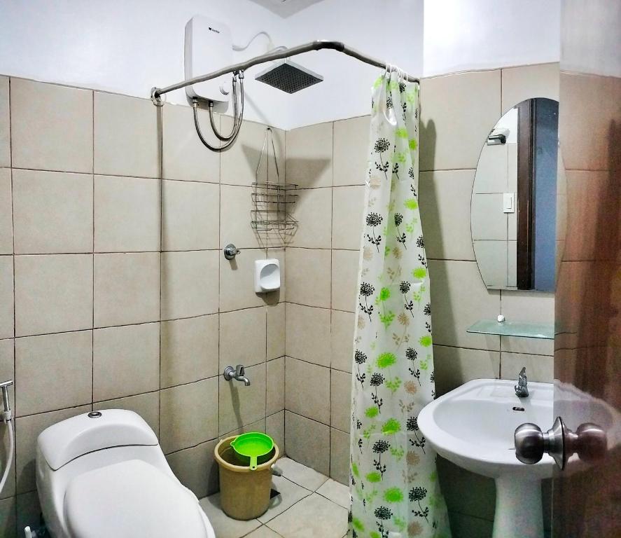 3 bedroom unit in ridgewood towers taguig - Housity