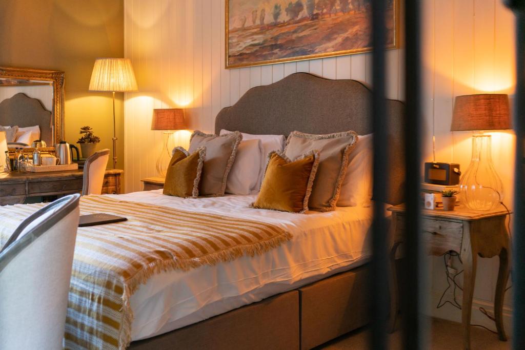 Uma cama ou camas num quarto em Prince of Burford