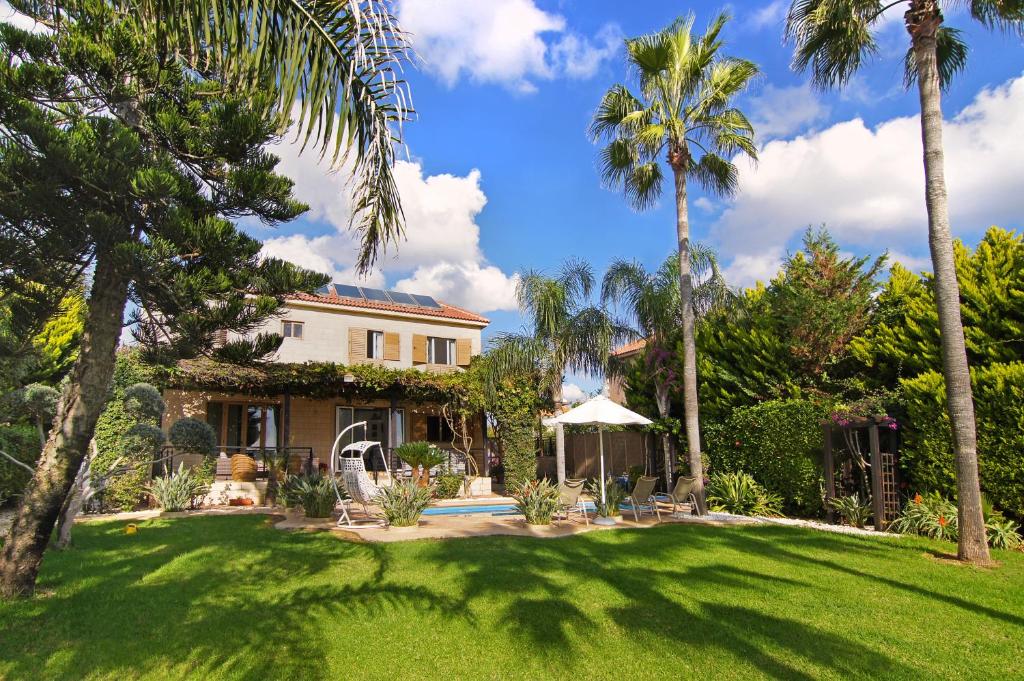 Jardí fora de Villa Polina