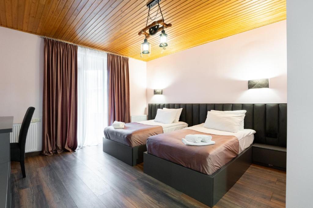 Postel nebo postele na pokoji v ubytování Hotel Mansarda Mestia