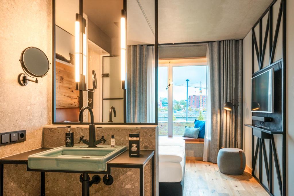 Me and All Hotel Kiel, by Hyatt - Room King Con Vista Al Puerto