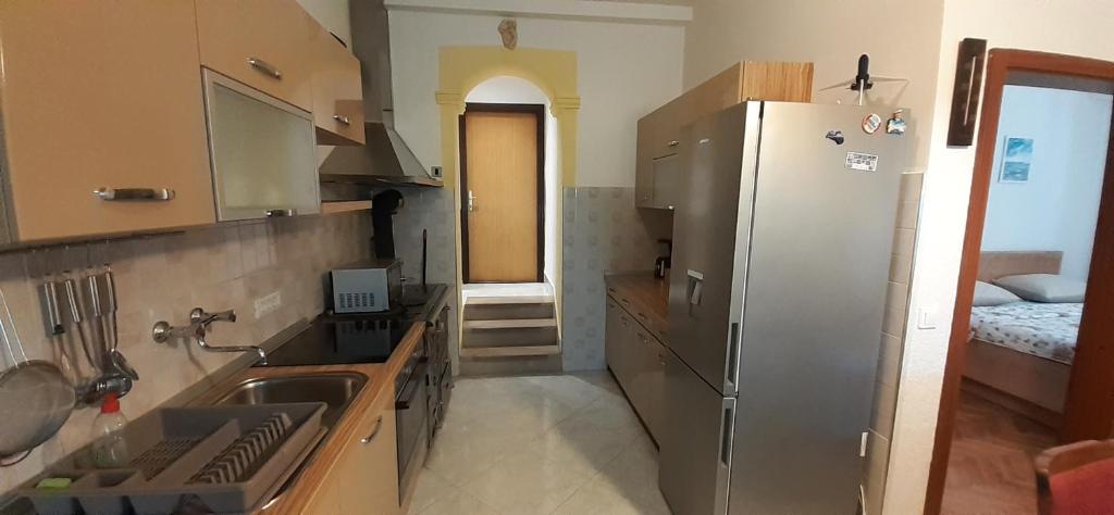 Kuchyňa alebo kuchynka v ubytovaní Apartments Dida moj