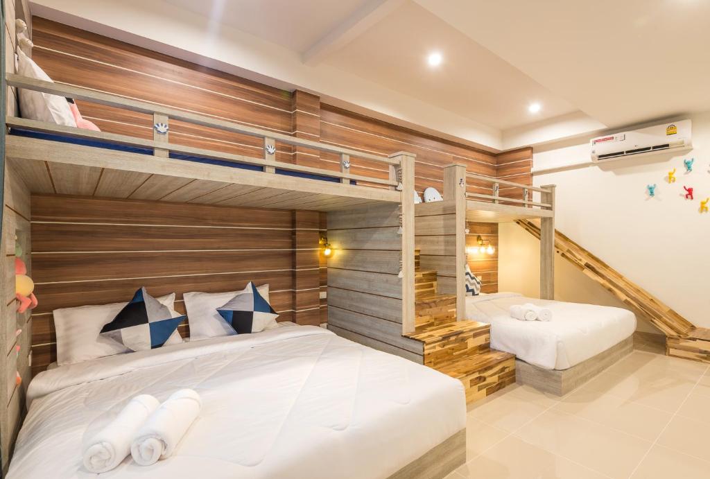 Postel nebo postele na pokoji v ubytování Aonang sealight pool villa
