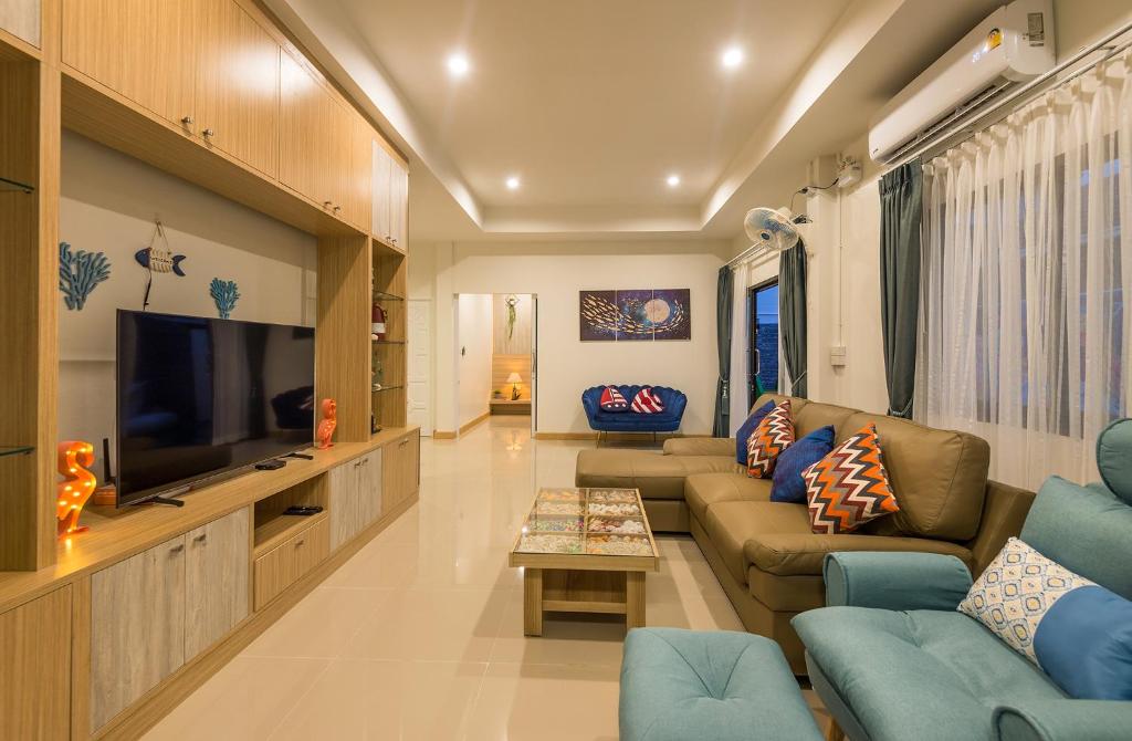 TV a/nebo společenská místnost v ubytování Aonang sealight pool villa