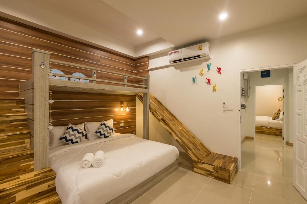 Postel nebo postele na pokoji v ubytování Aonang sealight pool villa