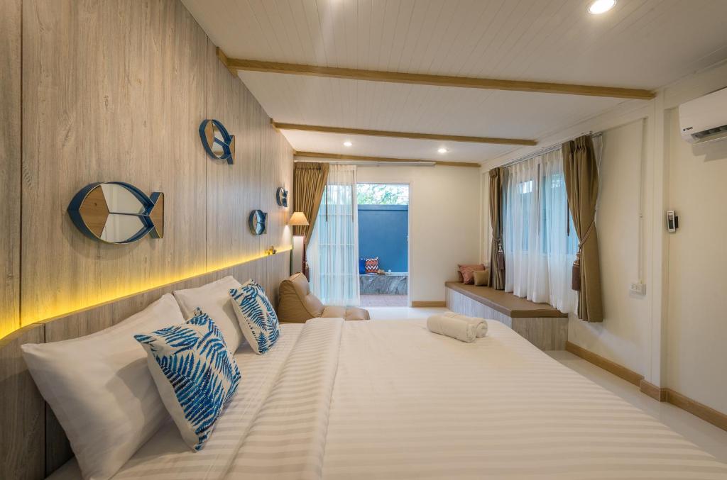 Postel nebo postele na pokoji v ubytování Aonang sealight pool villa