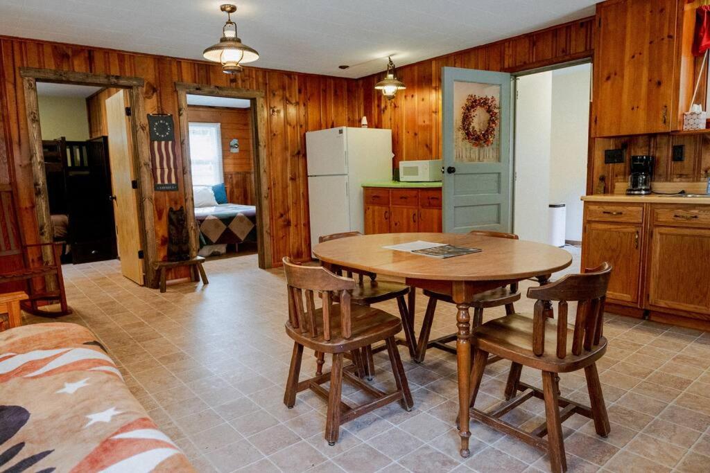 Kuchyň nebo kuchyňský kout v ubytování Salmon Creek Cabin - Allegheny National Forest