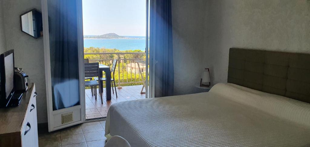 a bedroom with a bed and a view of the ocean at I Casetti in Molini