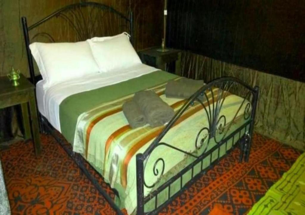 Letto o letti in una camera di Chegaga Desert Trips
