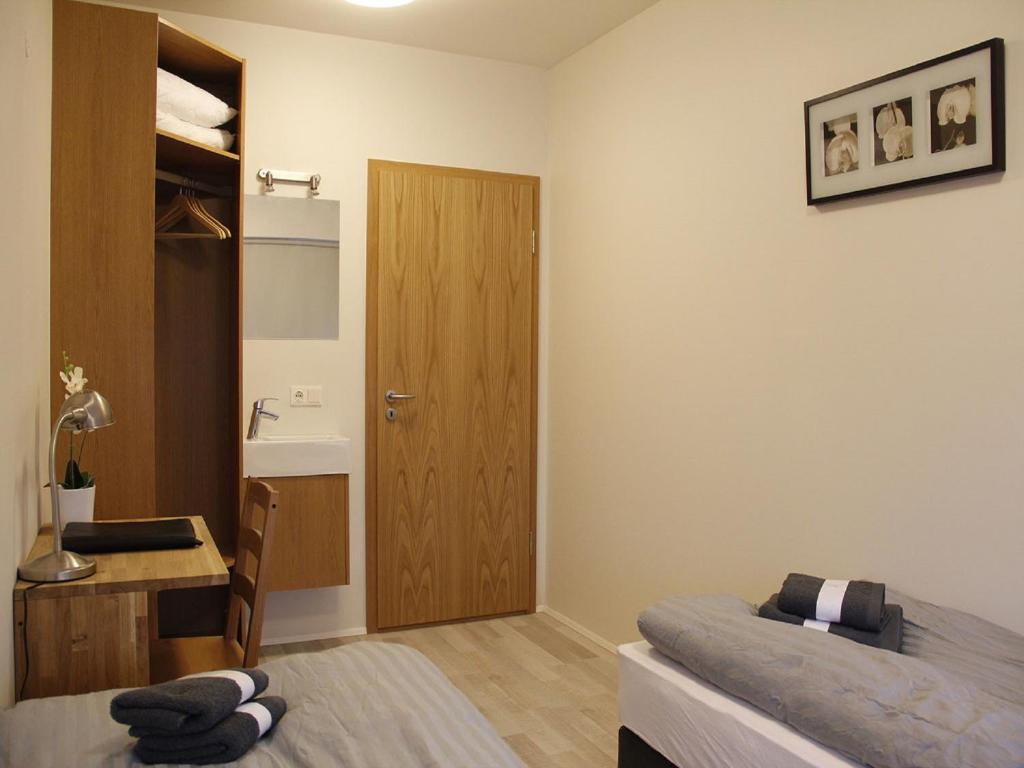 Postel nebo postele na pokoji v ubytování KEF Guesthouse by Keflavík airport