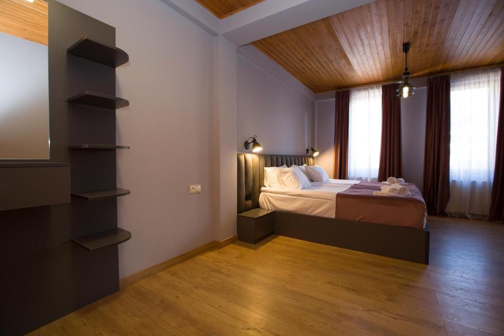 Postel nebo postele na pokoji v ubytování Hotel Mansarda Mestia