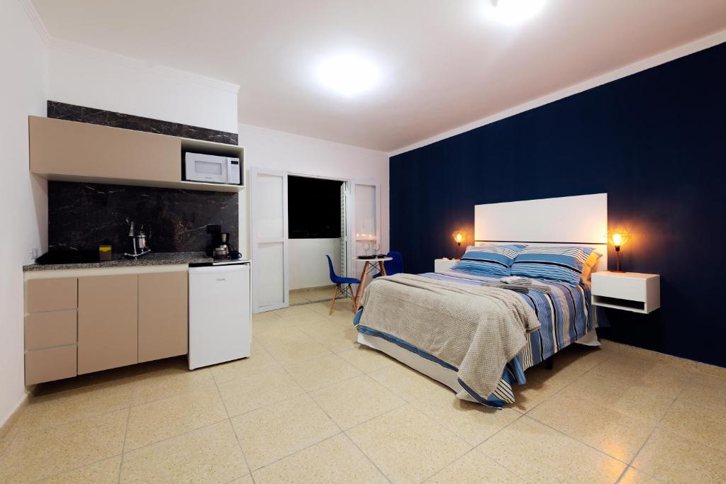 Loft 02, 30m2 com Sacada, Iptv e Wi-fi 100mb - Housity