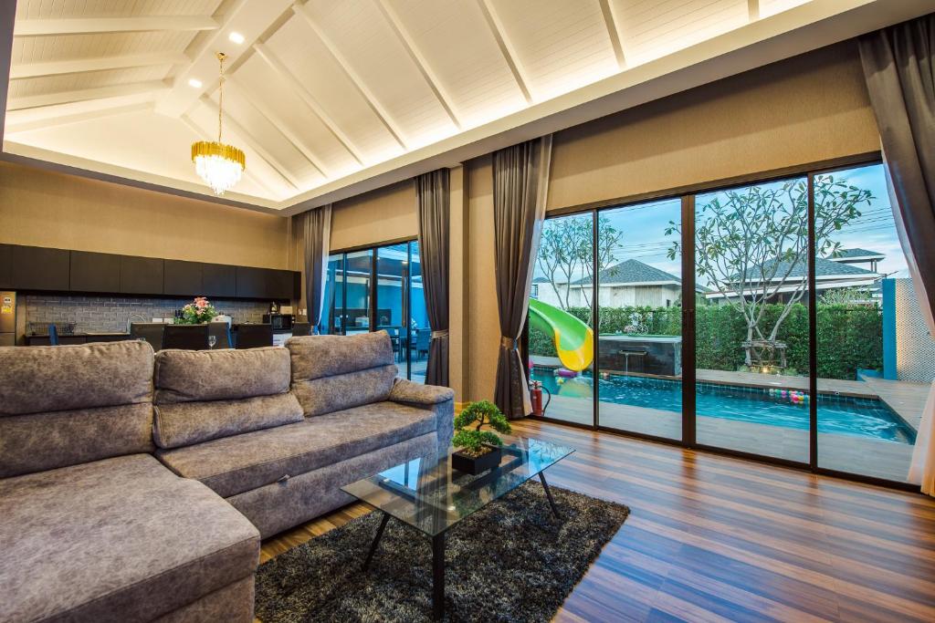 Bazén v ubytování Laboon Pool Villa บ้านพักส่วนตัวพร้อมสระว่ายน้ำ ชะอำ nebo v jeho okolí
