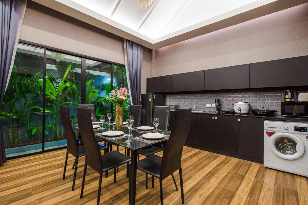 Kuchyň nebo kuchyňský kout v ubytování Laboon Pool Villa บ้านพักส่วนตัวพร้อมสระว่ายน้ำ ชะอำ