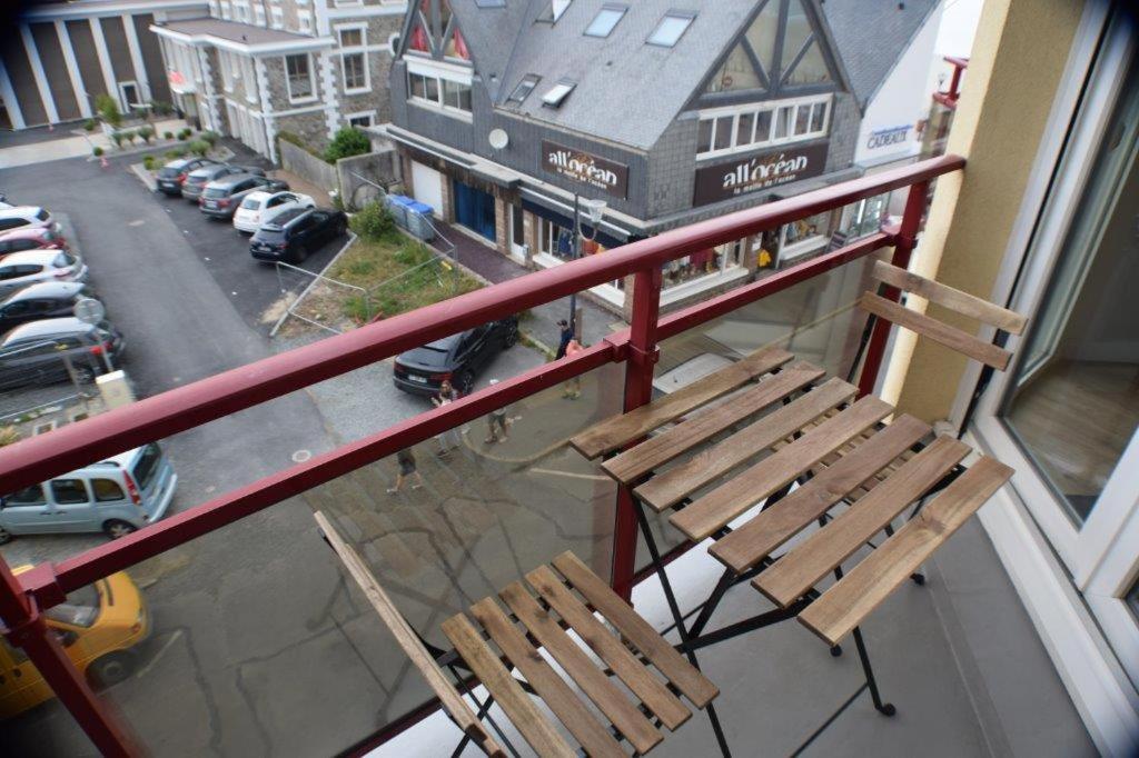 Balkón alebo terasa v ubytovaní Appt Perros Guirec sur plage Trestraou et côte granit rose