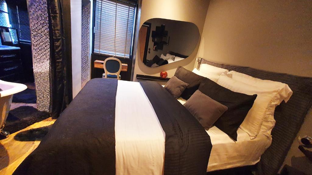 Posteľ alebo postele v izbe v ubytovaní MARSEILLE côté mer au Vieux-Port "LE K"appartement haut de gamme avec wc Japonais, garage privatif en option