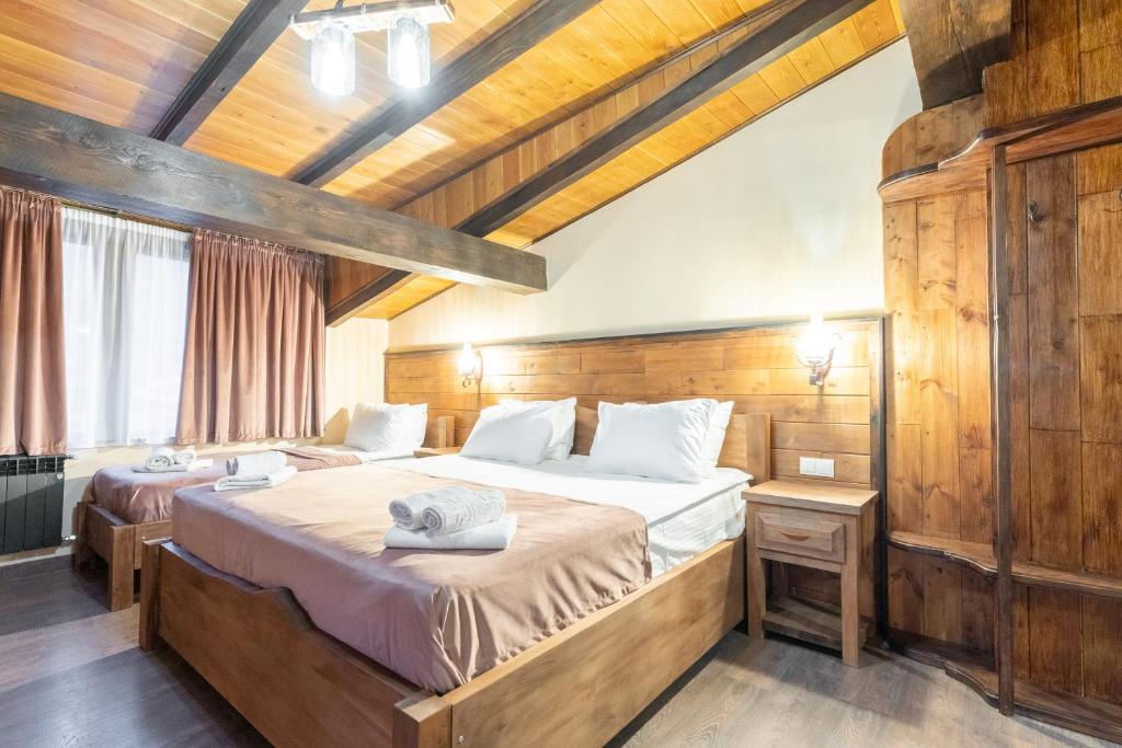 Postel nebo postele na pokoji v ubytování Hotel Mansarda Mestia
