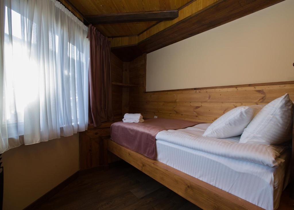 Postel nebo postele na pokoji v ubytování Hotel Mansarda Mestia