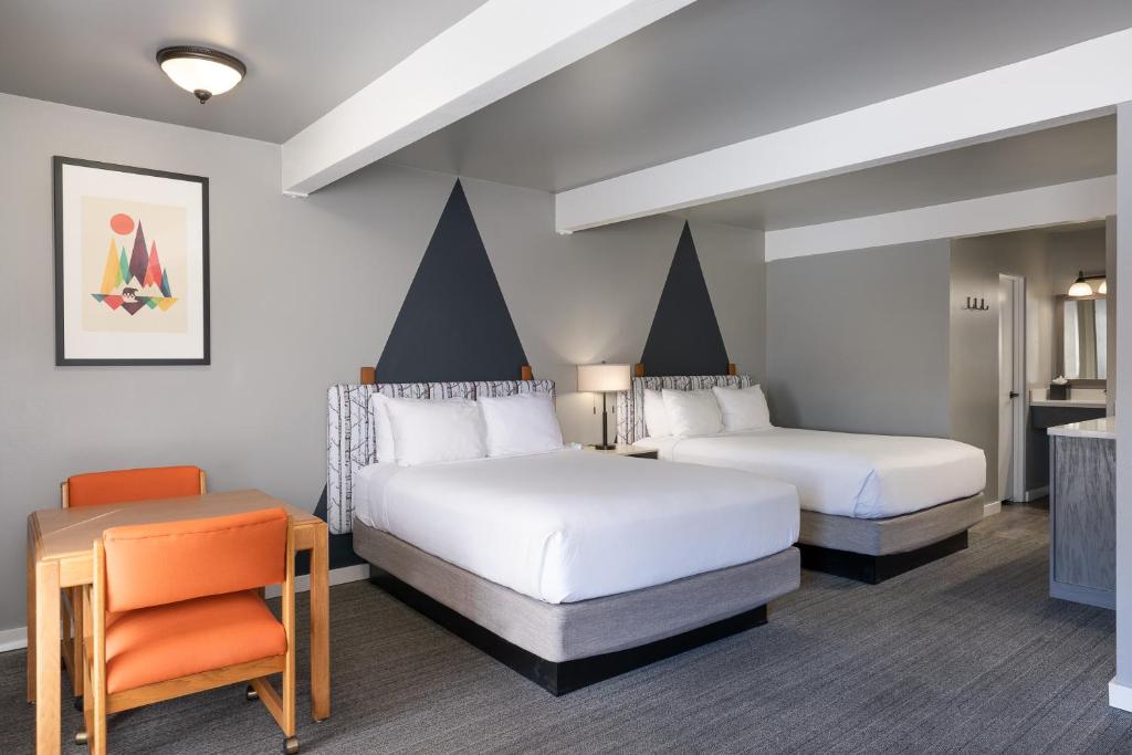 Tamarack Lodge - 