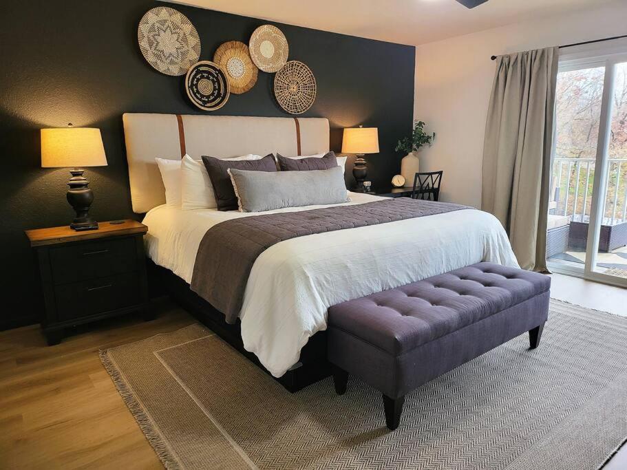 Luxury Lakefront Family Condo & Boat Slip, Osage Beach (aktualisierte