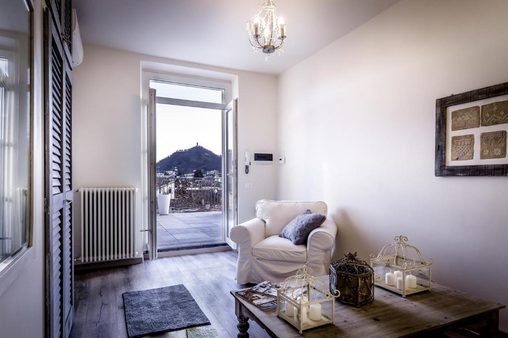 Posedenie v ubytovaní Como Unique View - byMyHomeinComo