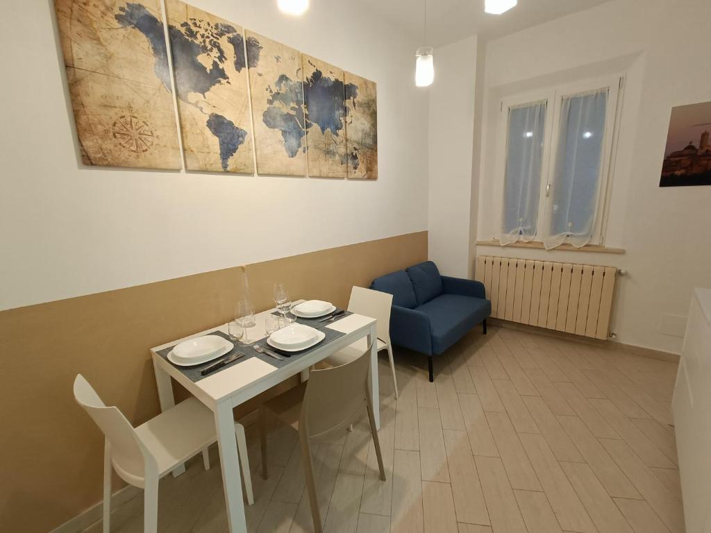 Zona d'estar a FirstHouse - nel centro storico con Parcheggio Gratuito