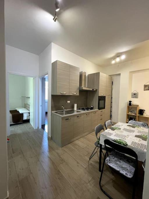 A kitchen or kitchenette at Modern Apartment in Rome - S.Paolo